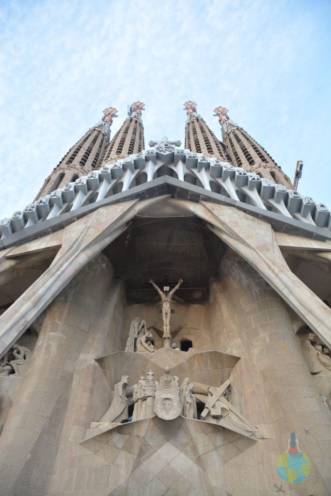 Barcelona Sagrada Familia, Gaudi, catedrala, interior, vitralii apus culori