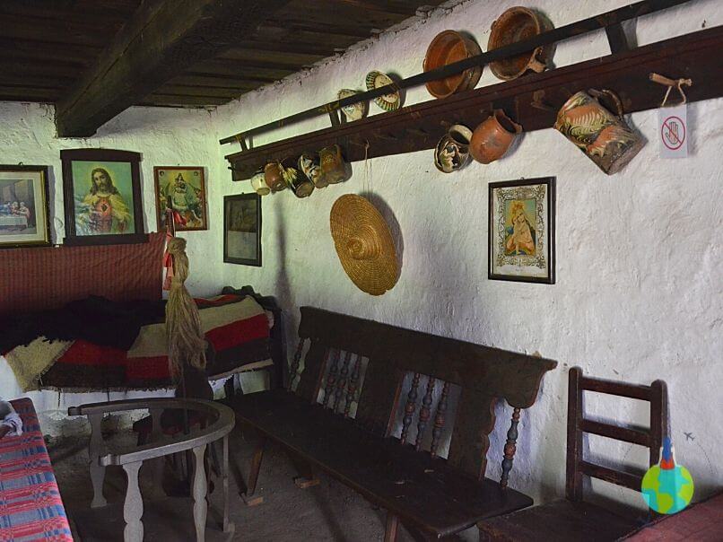 Interiorul caselor din Muzeul Haszmann Pál