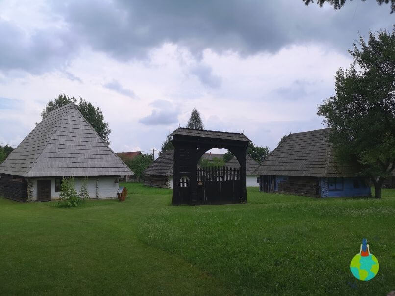 Casa de la Vârghiș și casa de la Belani