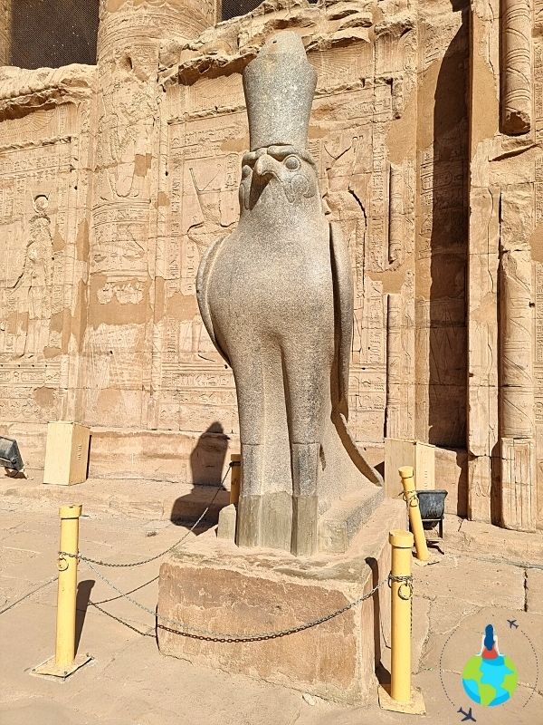 Statuia lui Horus